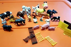Vintage Lot of Miscellaneous Plastic Animals - Picture 1 of 6