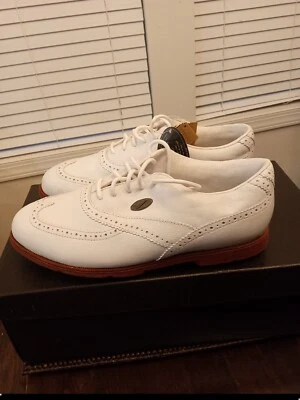 Nuevo con etiquetas Zapatos de golf Nike Airliner Royal Silk punta de ala para mujer blancos talla 7,5 192026-111 Foto 1 de 4