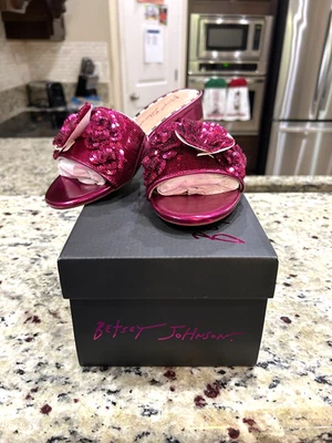 Betsey Johnson Alysa Fucsia Diapositivas Lentejuelas Acentos Florales Talla 6.5- NUEVO con Caja Foto 1 de 4