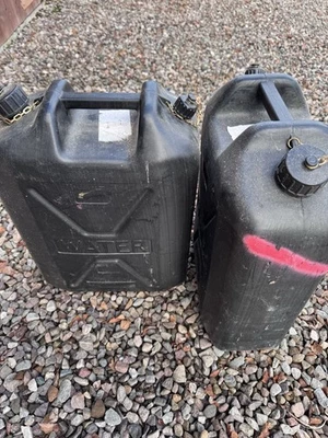 Army issue - Black plastic water container jerry can 20 litres. Grade 1. - Image 1 of 2