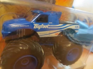 2004 BIGFOOT MUSCLE MACHINES BIGFOOT Blue/White  NICE - Picture 1 of 5