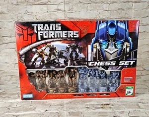 TRANSFORMERS V.S. DECEPTICONS Chess Set 2007 Hasbro Parker Brothers Paramount - Picture 1 of 4
