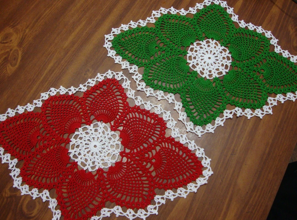 ~~LOT OF 2~CHRISTMAS~GREEN & RED OVAL DOILIES~12x16 INCHES~DOILY~CROCHETED~  - Image 1 of 1