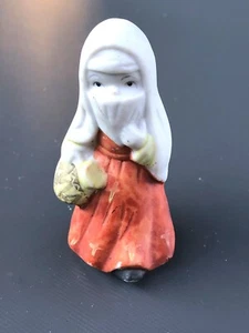 Figur verschleierte Frau mit Krug - Keramik, 6,5 cm, Miniatur, Setzkasten Krippe - Bild 1 von 4