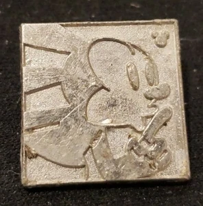Disney Pin 99931 DLR 2014 Hidden Mickey Series Oswald the Lucky Rabbit CHASER - Picture 1 of 2