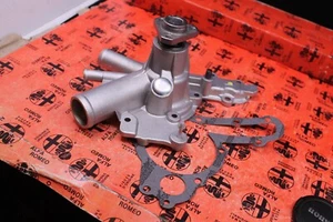 Alfa Romeo Spider Water Pump 91-94 - NEW - Picture 1 of 5