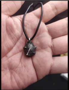 Collana Ciondolo Berserk Griffithn Intestino Uovo del Re Behelit Griffith Regalo gioielli - Foto 1 di 11