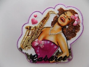APPLICAZIONE PATCH TOPPA DECORAZIONE BAMBINA DONNA SAXOFONO CABARET LILLA FUXIA - Picture 1 of 1