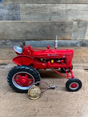 Tractor Farmall MV High Clear escala 1/16/Precisión # 20/2003 Foto 1 de 4