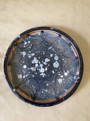 Außergewöhnlicher Teller Handgetöpfert mit Signatur Landhausstil Glasiert - Bild 1 von 4