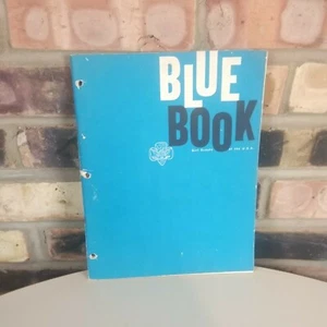 Libro blu vintage Girl Scouts Of America 1958   - Foto 1 di 6