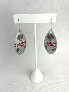 Pendientes de gancho giratorio de lágrima vintage con logotipo vintage del equipo Tampa Bay Buccaneers - Imagen 1 de 1