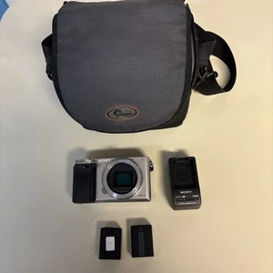 Sony a6000 ILCE-6000L (conteo de obturadores: 215) [casi como nuevo] plateado hermoso estado - Imagen 1 de 6