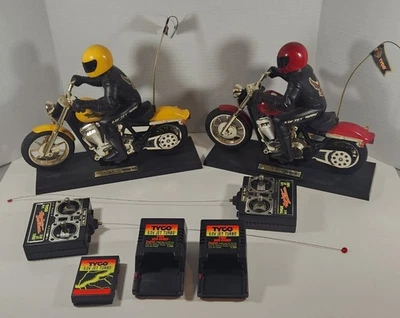 LOTE DE 2 MOTOCICLETAS DE COLECCIÓN TYCO R/C 6.0V JET TURBO HARLEY-DAVIDSON  Foto 1 de 4
