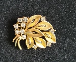 Vintage 2" Leaf Spray with Rhinestone Accents Judith Lisner - Picture 1 of 3