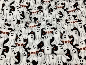 Halloween Friendly Ghosts “Boo”, 100% Cotton Fabric Timeless Treasures - 1 Yard - Picture 1 of 5