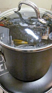 * Calphalon 808 8QT Aluminium Suppentopf harteloxiert mit GLASdeckel - Bild 1 von 3