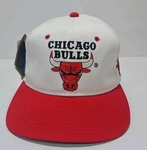 Cappello vintage anni 90 Chicago Bulls snapback bianco rosso The G Cap NBA doppio logo nuovo con etichette - Foto 1 di 14