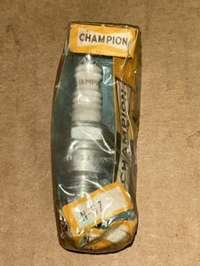 N57 Spark Plug Genuine Champion # 686 Powersport Snowmobile M-Cycle NOS Vintage - Picture 1 of 4
