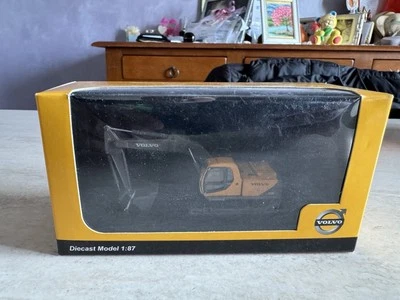 MEZZO DA LAVORO STRADALE ESCAVATORE CINGOLI VOLVO 1:87 NUOVO BOX DA COLLEZIONE - Immagine 1 di 4