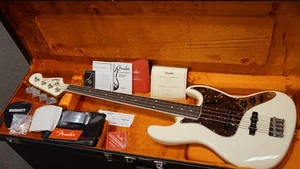 Fender AMERICAN VINTAGE II 1966 JAZZ BASS OLYMPIC WHITE - Picture 1 of 9