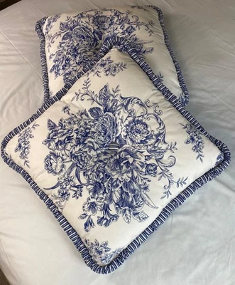 Цветочный французский туалет стиль акцент подушки (2) квадратный двусторонний синий белый хлопок - Изображение 1 из 4