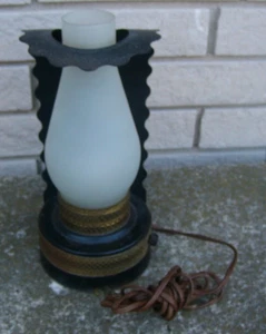 Vintage Underwriters Laboratories Inc West Bend 5040 Electric Hurricane  Lamp - Picture 1 of 5