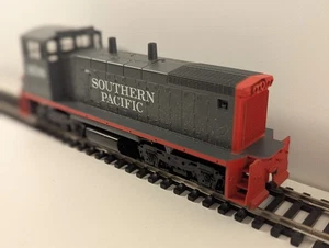 Athearn HO Scale EMD SW1500 – Southern Pacific (SP) No. 2638 – Dummy Unit - Picture 1 of 6
