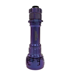 Linterna táctica Mankerlight púrpura titanio 2300 lúmenes 500 metros haz LED - Imagen 1 de 8