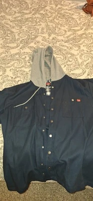 Wrangler Men's XL - Image 1 of 4