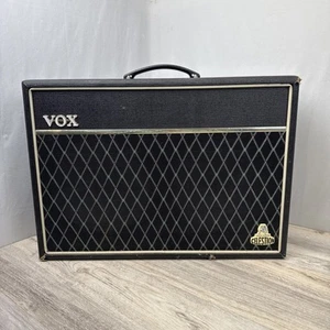 Vox V9320 Cambridge 30 Reverb Twin Dual Blue Celestions Reverb Tremolo per ricambi - Foto 1 di 14