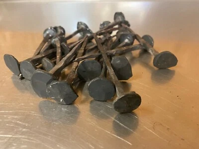 Lot de 22 clous anciens en fer forgé 10cm - Photo 1/3