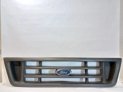Rejilla con insertos pintados para camioneta Ford E150 03-07 1828384 Foto 1 de 4
