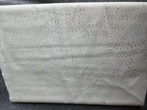 Tela acolchada con estampado de puntos Batik 2 yardas NUEVA - Imagen 1 de 3