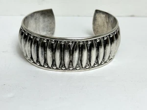 PRECIOSA PULSERA DE PUÑO ANCHO ACANALADA HINCHADA DE PLATA ESTERLINA NATIVA - Imagen 1 de 9