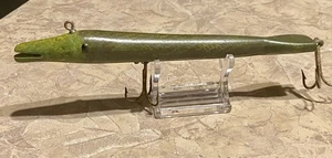 ¿Señuelo de pez lucio almizcle aguja de gar vintage hecho a mano arte popular? "Escala verde 7""" - Imagen 1 de 10