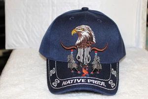 CALAVERA DE TORO PLUMAS DE ÁGUILA ORGULLO NATIVO GORRA DE BÉISBOL INDIA (AZUL OSCURO) - Imagen 1 de 2