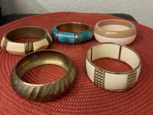 Lot of 5 Vintage Chunky Bangle Bracelets Metal,lucite, mixed media,neutral tones - Picture 1 of 9