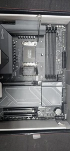 Carte mère Gigabyte Z890 Eagle WiFi7, broches pliées, pour pièces uniquement. Aucun retour - Photo 1/5