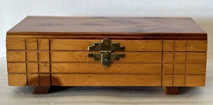 VINTAGE FOOTED WOOD BOX CEDAR CHEST TRINKET JEWELRY BOX BRASS HINGE/LATCH 8.5 IN - Picture 1 of 20