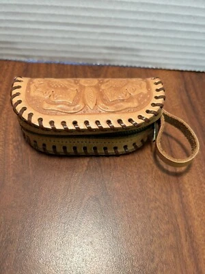 Cartera de cuero vintage con muñequera para cambiar monedas trabajada a mano Foto 1 de 4