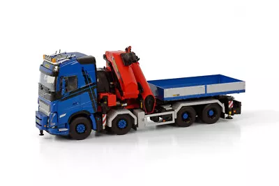 WSI 04-2141 Volvo FH5 Globetrotter Truck & Palfinger PK 135.002 TECH7 Crane 1:50 - Image 1 of 2