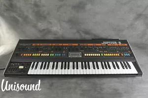 Roland Jupiter-8 polyphoner analoger Synthesizer mit HC in sehr gutem Zustand. - Bild 1 von 24