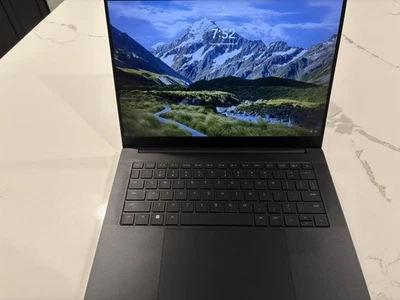 Razer Blade 14 240Hz QHD+ 2024 4.0GHz Ryzen 9 7940HS 16GB 1TB SSD RTX 4060 Foto 1 de 4