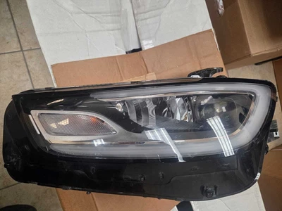 Faro izquierdo Chrysler Pacifica 2021-2025 usado OEM (68428559AC) Foto 1 de 4