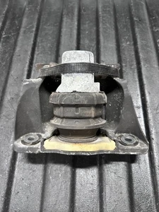 VOLVO V60 Right Side Engine Mount Diesel 2019 - Picture 1 of 7