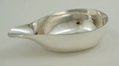 Bote Papanicolaou de plata georgiano, Londres 1756, William Justis, 114 mm, 62 g. Foto 1 de 4