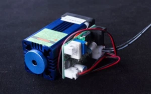 Módulo láser punto ajustable 520nm 50mw diodo verde láser 12V TTL/Enfriamiento por ventilador - Imagen 1 de 6