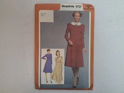 Simplicity Pattern - Misses' Fitted Dress With Detachable Collar (14) #9727 - UC - Image 1 of 4