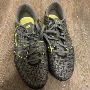 Under Armour Youth Gr. 4,5 Force Stollen Unisex grau gelb Schuhe Jungen Mädchen grün - Bild 1 von 7
